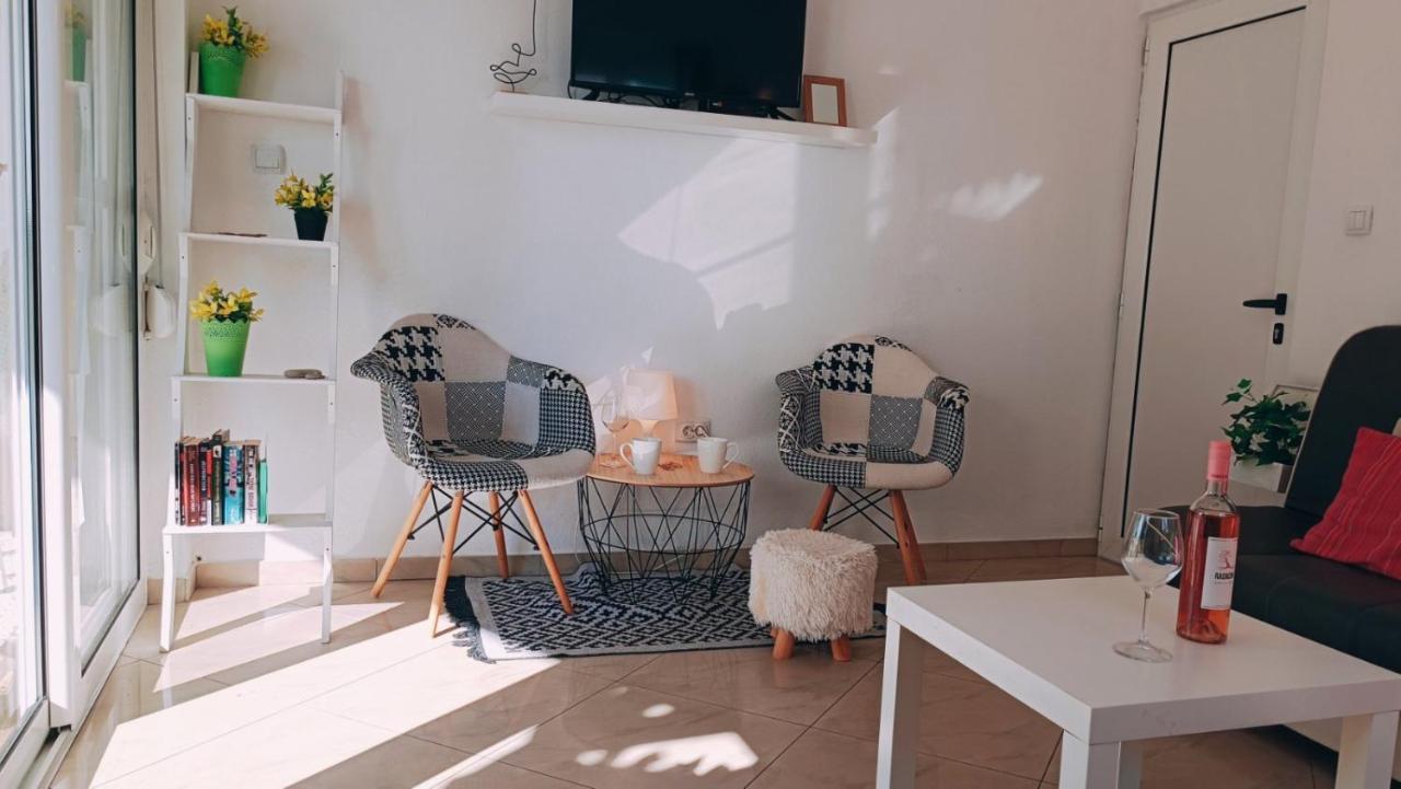 Beach Apartment With Beach Chairs N.1 Utjeha Exterior photo