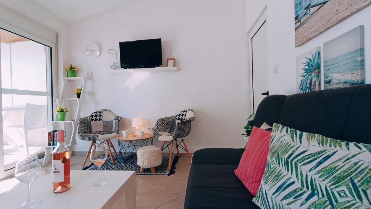 Beach Apartment With Beach Chairs N.1 Utjeha Exterior photo