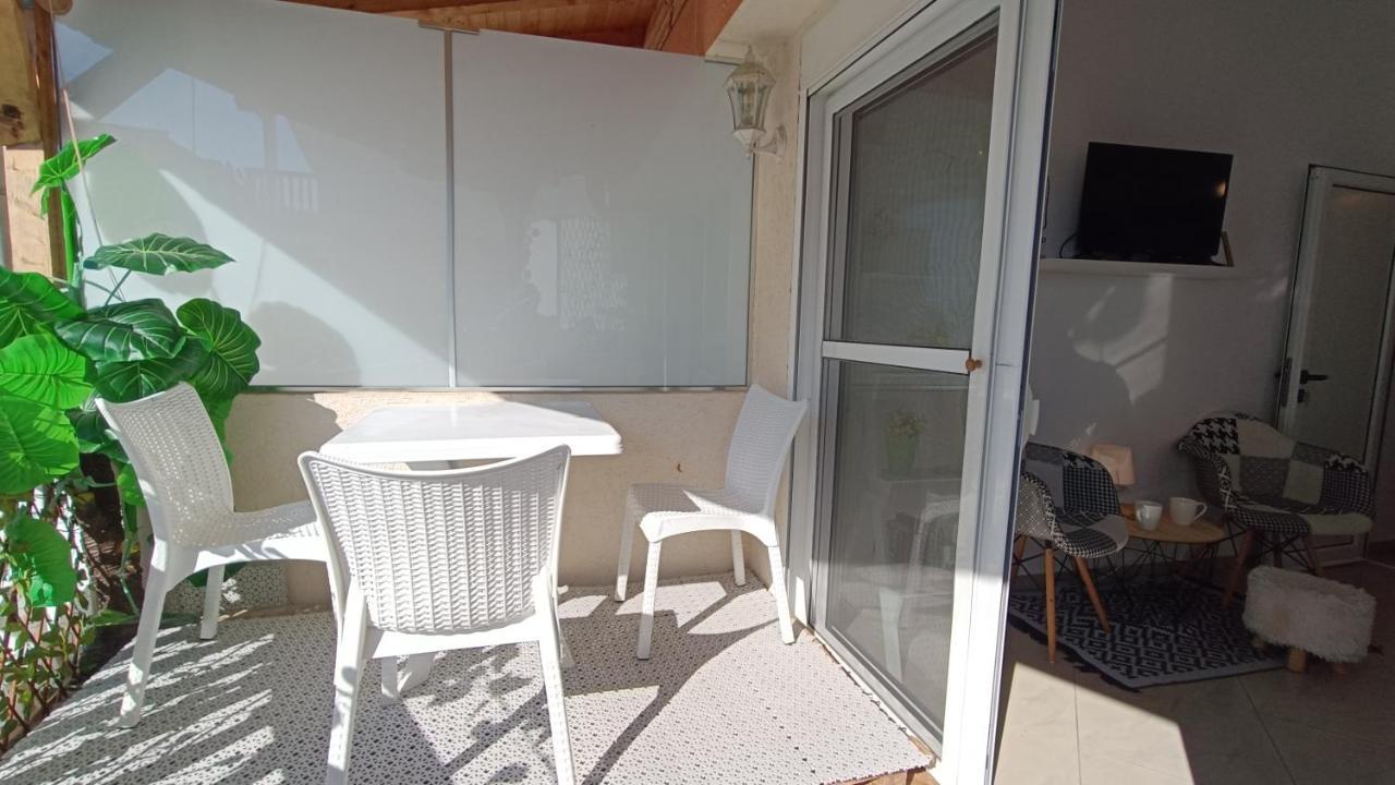 Beach Apartment With Beach Chairs N.1 Utjeha Exterior photo