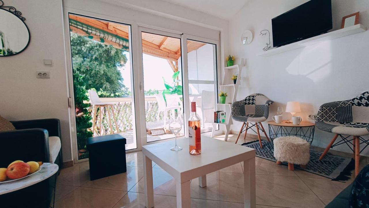 Beach Apartment With Beach Chairs N.1 Utjeha Exterior photo