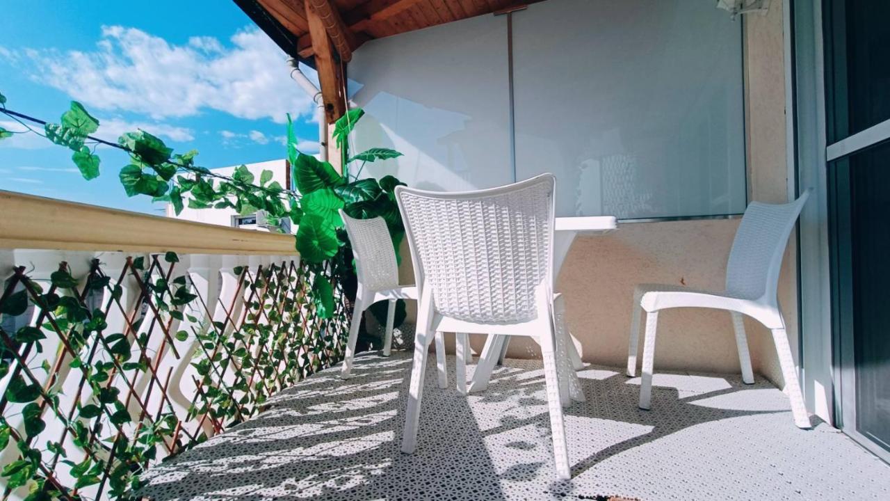 Beach Apartment With Beach Chairs N.1 Utjeha Exterior photo